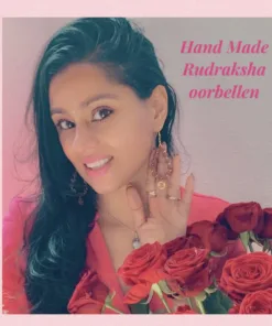 Model foto rudraksha oorbellen jpg