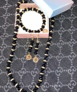 magical-lifestyle.nl Aum Sieraden Magical Black AUM SETJE (facet kralen en strass stenen) Luxe set strass goud zwart 1