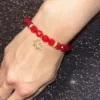 Hand foto rode armband jpg